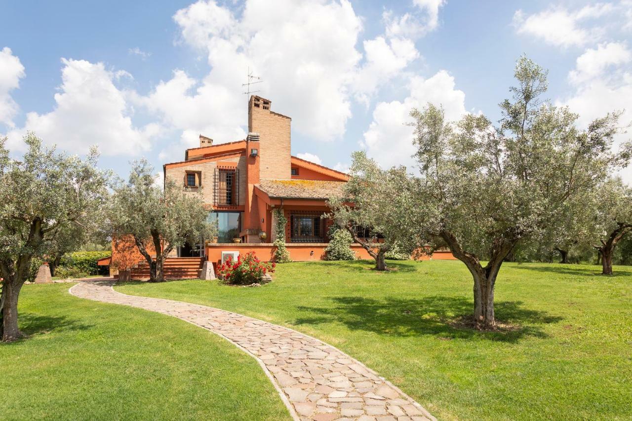 Villa In Via Della Marcigliana Casale Torre San Giovanni Kültér fotó